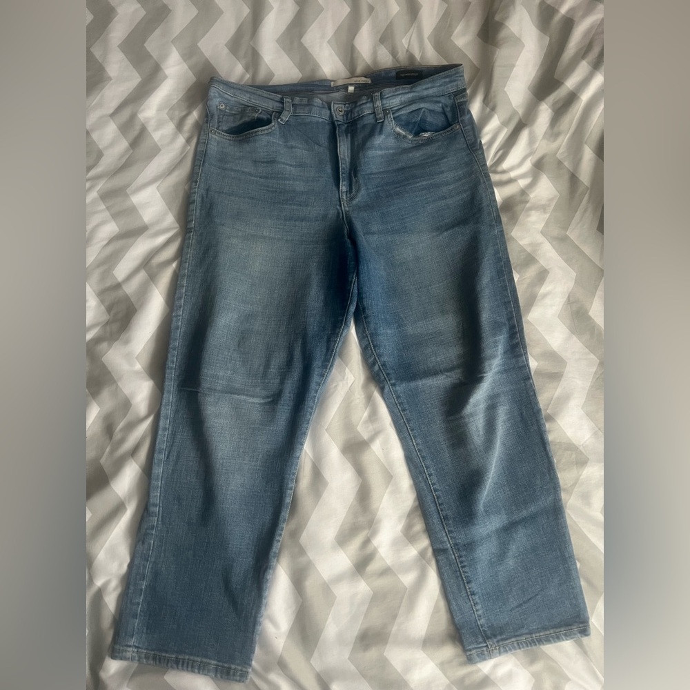 Women’s light wash straight leg jeans
